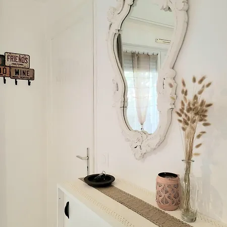 Paralia Apartman *