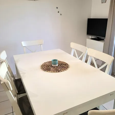 Paralia Apartman *